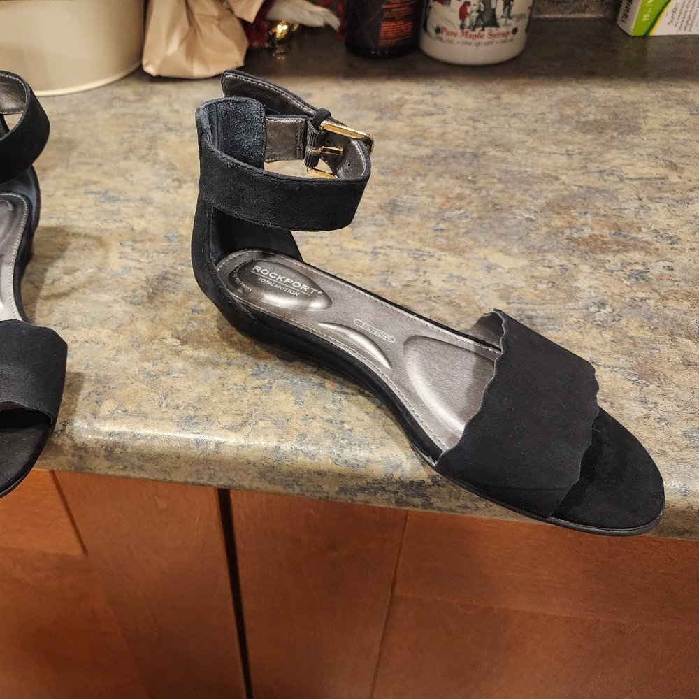 Rockport black suede sandal Size 5W